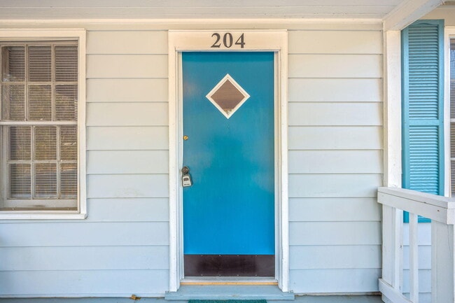 Foto del edificio - 204 E 2nd Ave