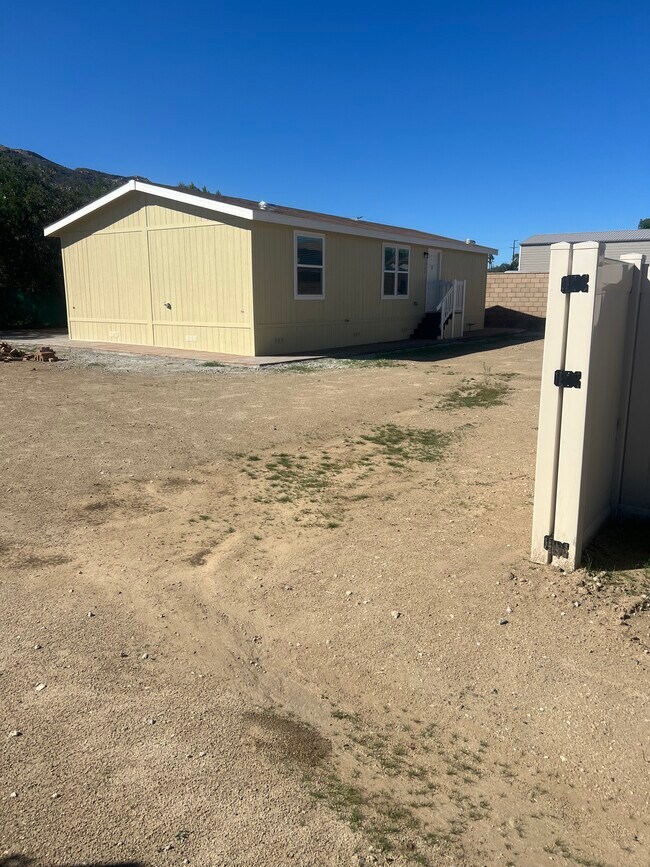 Double vinyl gate, privacy - 1540 Adam St