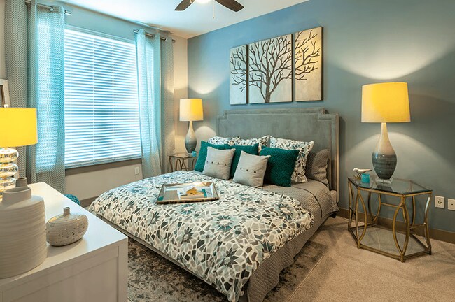 Foto del edificio - Live in Style – Up to 6 Weeks FREE in Downtown!