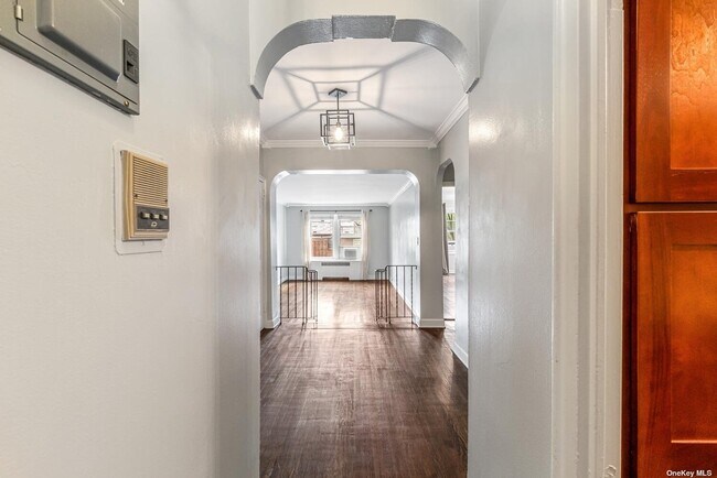 Foto del edificio - 111-45 76th Dr