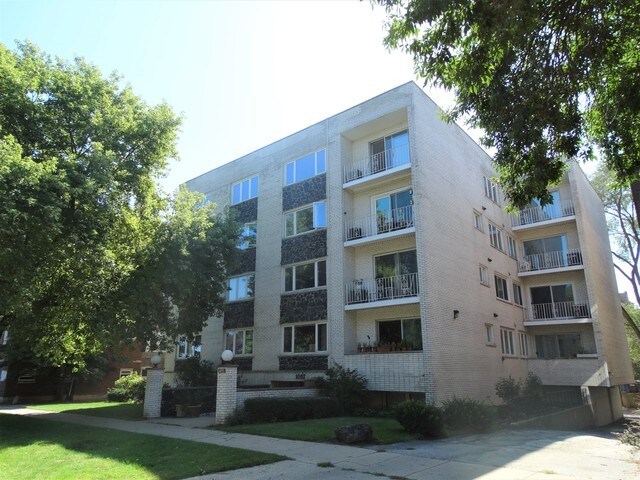 Primary Photo - 1057 W Pratt Blvd
