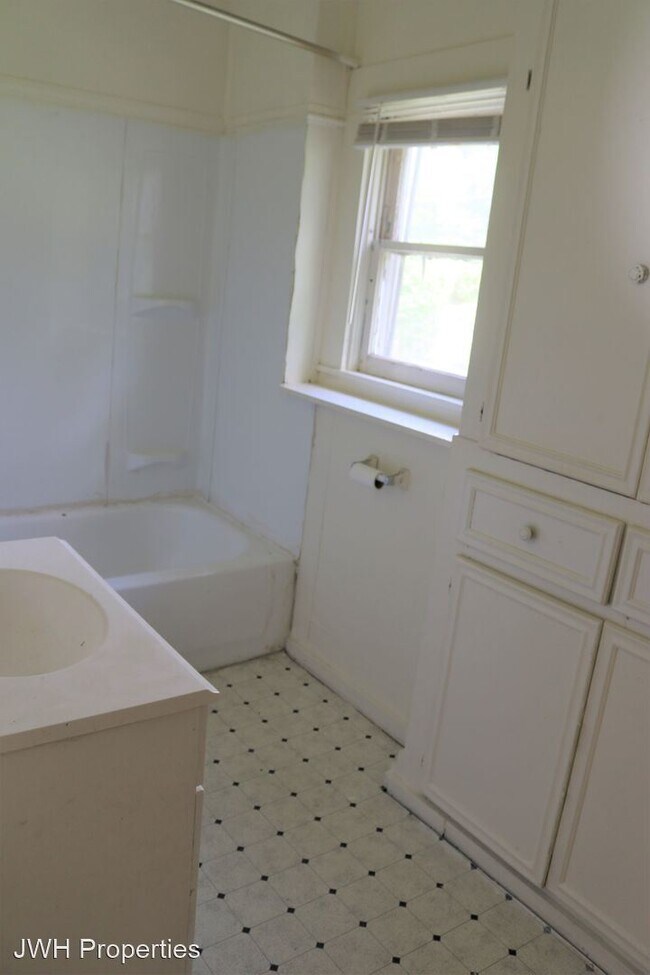 Building Photo - 2 br, 1 bath House - 2460 Drexel St