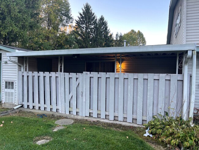 Building Photo - 2506 Burgandy Ln