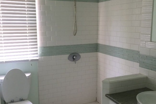Principal bath - 9029 Beverlywood St