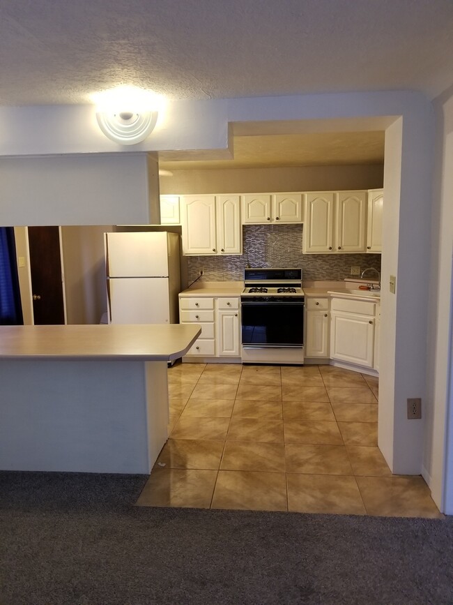 Building Photo - UNM/CNM 3 Bedroom  1 1/2 Bath Home