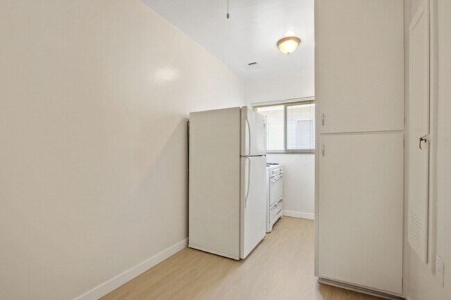 Foto del edificio - 10908 SM Blvd, prime Westwood, near transit