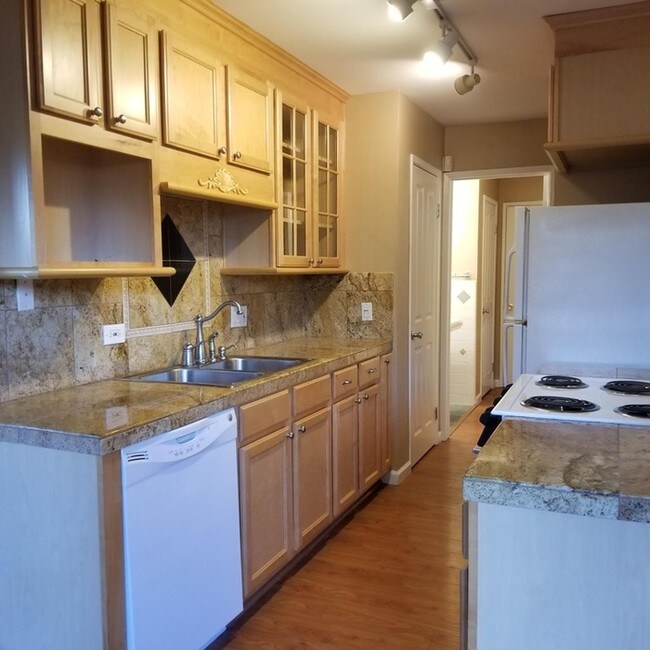 Building Photo - Updated 1bd 1ba condo in Sacramento!