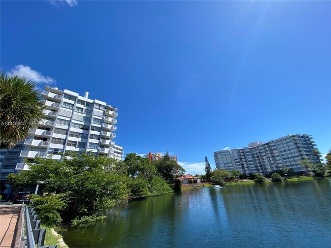 Foto del edificio - 1200 NE Miami Gardens Dr