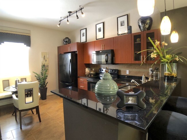 Building Photo - 2 br, 2.5 bath  - Wilton Apartments