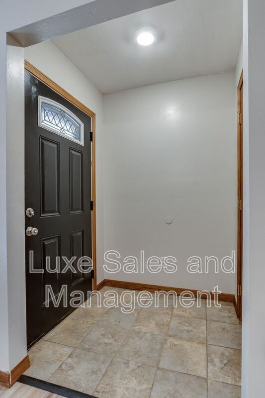 Foto del edificio - 819 N Eagle Ln