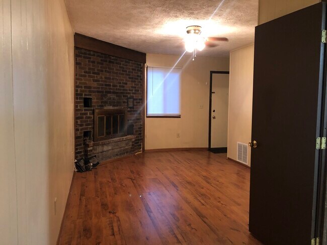Building Photo - 42 Forest Dr