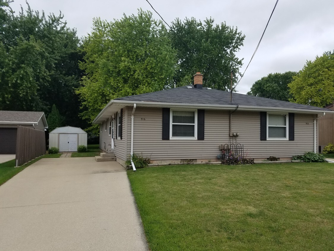 Street view - 918 Grove St