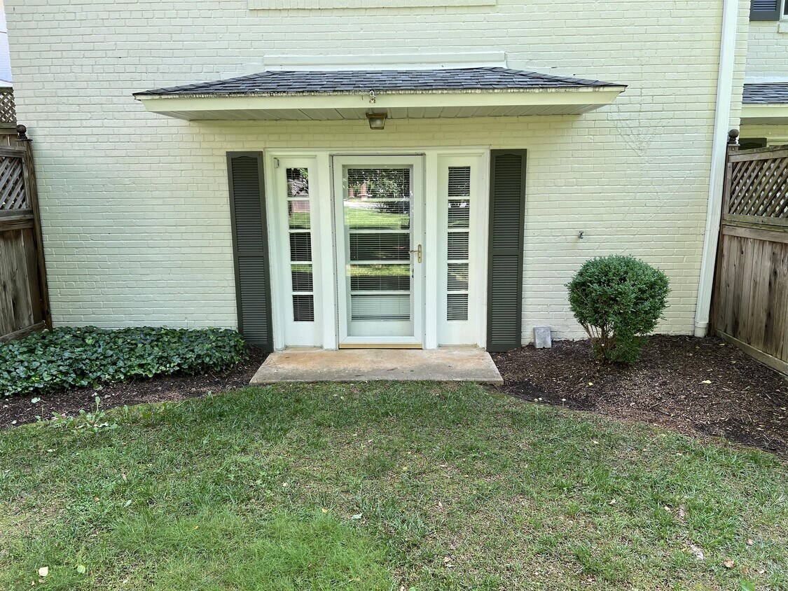 5325 Pooks Hill Rd, Bethesda, MD 20814 Townhome Rentals in Bethesda