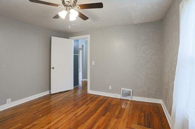 Foto del edificio - 3340 Forest Lawn Ave