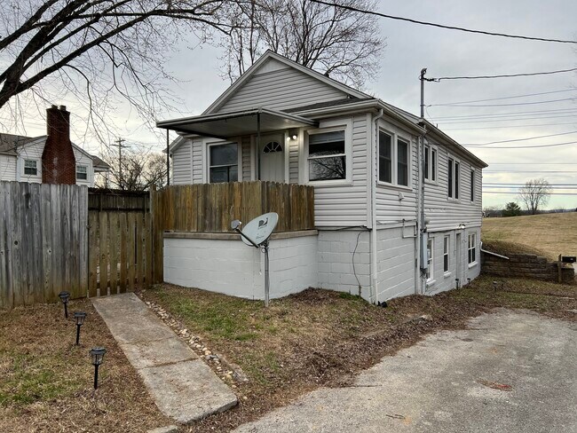 Parte trasera de la casa - 829 W Mountcastle St