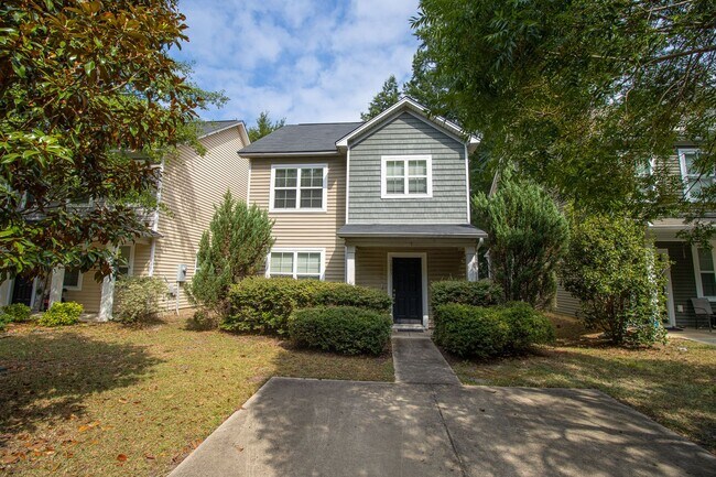 Foto del edificio - Spacious 3 Bedroom, 2.5 Bathroom Townhome ...