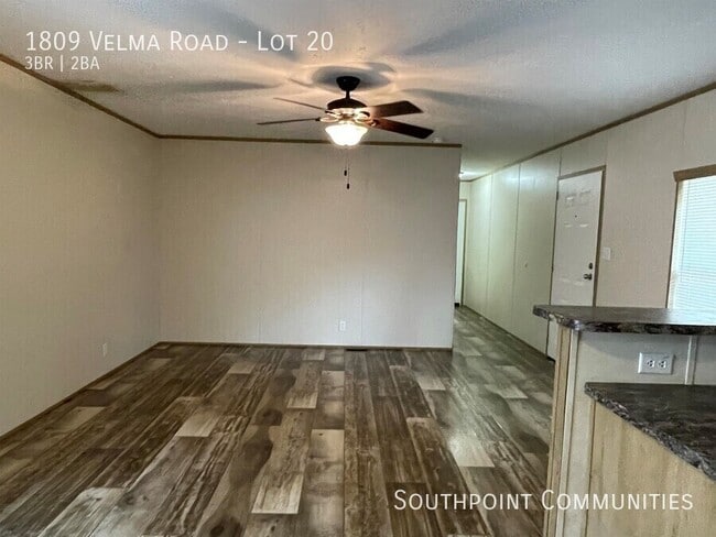 Foto del edificio - 1809 Velma Rd