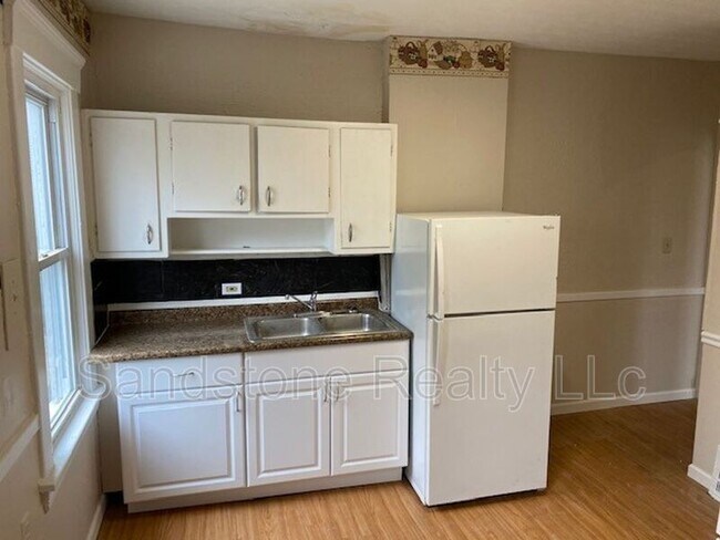 Foto del edificio - 921-923 W 10th St