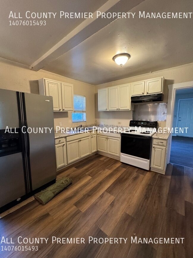 Building Photo - 511 S Dollins Ave