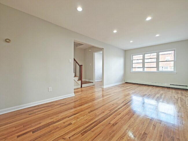 Building Photo - Spacious Fully Renovated Corner-Home Available Now!