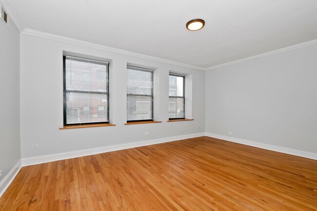 Foto del edificio - Two Bedroom in South Shore!