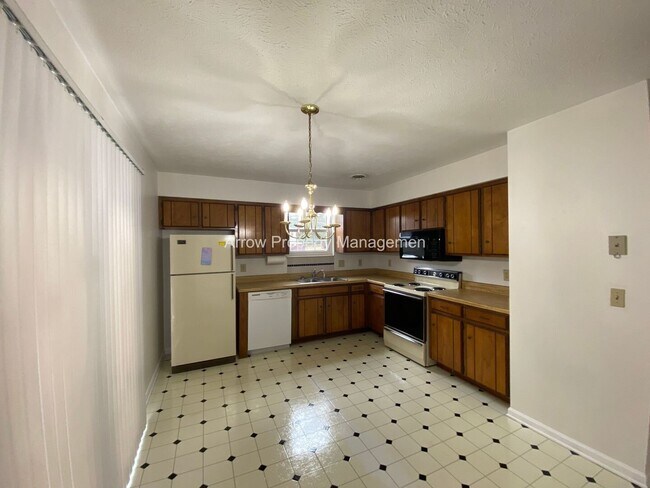 Foto del edificio - 2 Bedroom / 2.5 Bathroom / Amenities Include Pool & Tennis Courts / Assigned Parking / Minutes to...