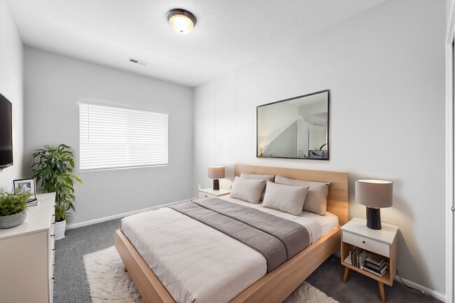Bedroom - Sterling Pointe Apartments