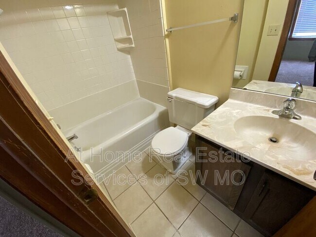 Foto del edificio - 808 E Walnut St