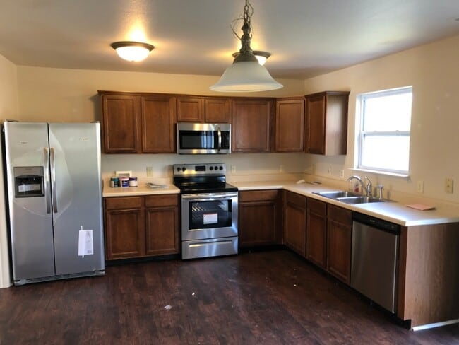 Foto del edificio - 557 Lakeside Valley Dr