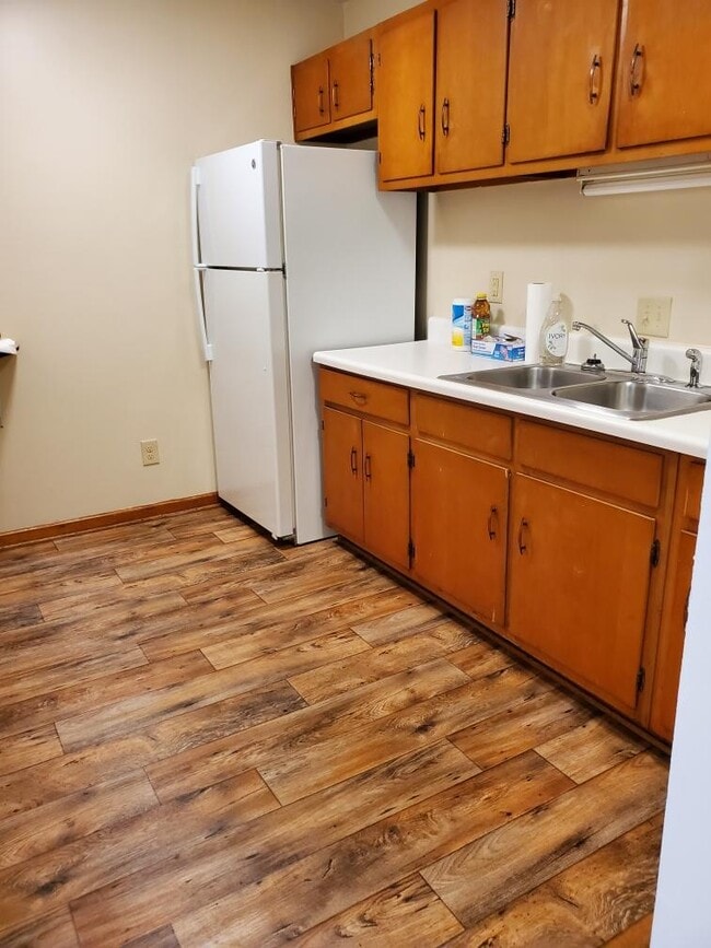 Kitchen - 1833 Cambridge Ave SW