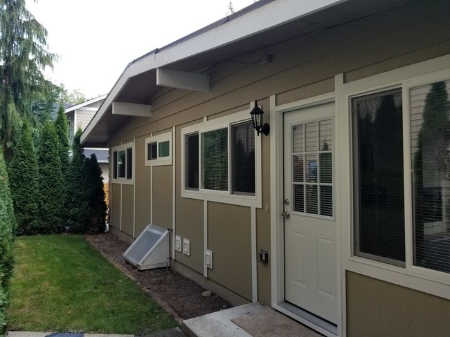 Entry and private yard - 14244 SE Allen Rd