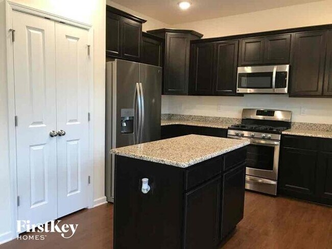 Building Photo - 114 Emperors Trail