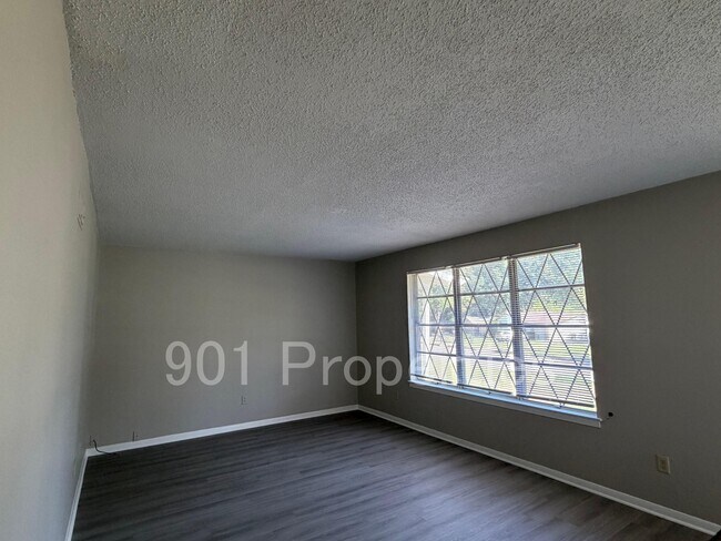 Foto del edificio - 3063 Boxdale St