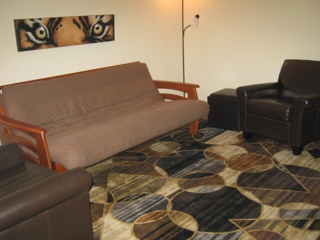 Building Photo - 154 E University Dr