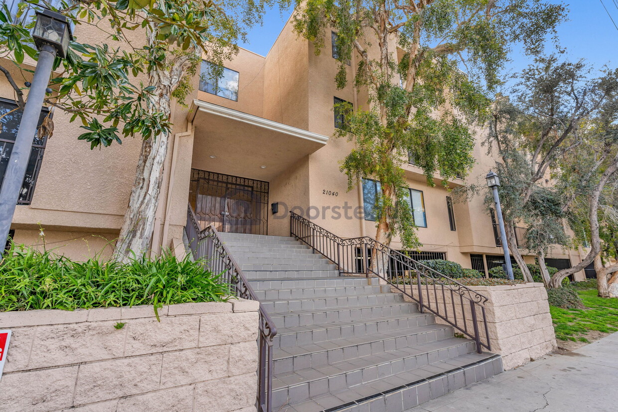 Primary Photo - 21040 Parthenia St