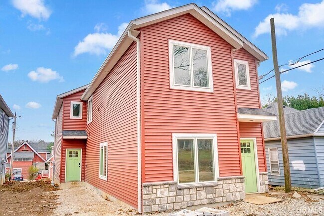 Foto del edificio - 1112 N Woodburn Ave