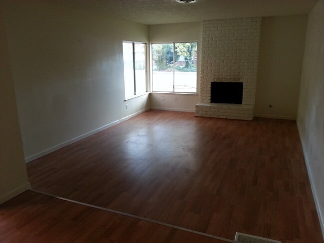 Sala de estar - 621 E Yorkshire Dr