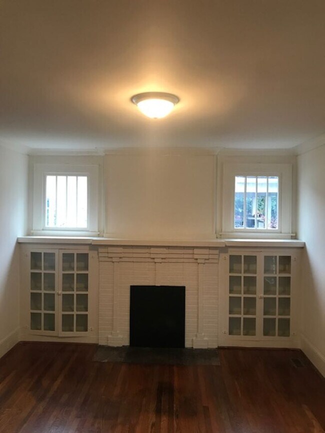 Foto del edificio - Wonderful Updated Classic Bungalow Walk or Bike to Med School, ETSU & Downtown Johnson City