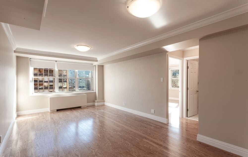 Foto principal - 251 E 33rd St