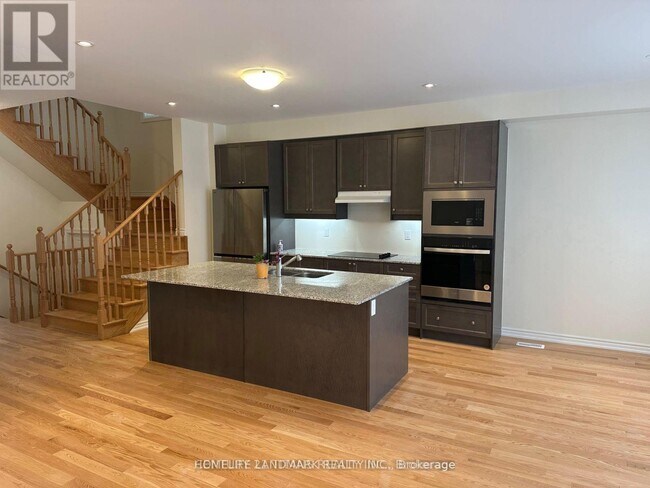 Photo du bâtiment - 1131 Plymouth Dr