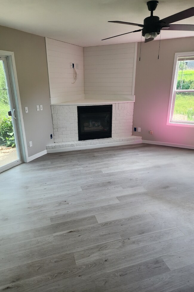 Foto del edificio - 2294 White Oak Trl