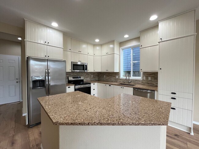 Building Photo - Charming 5 Bd 2.5 Ba home in Damascus! Nor...