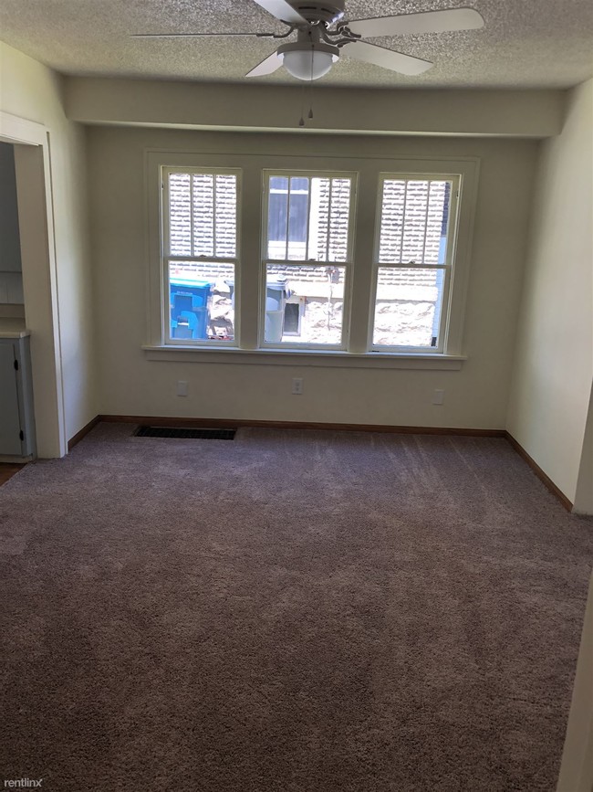 Building Photo - 2 br, 1 bath House - 225 W Maple St