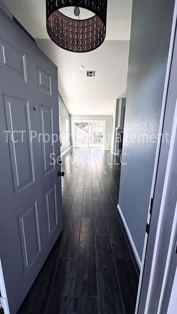 Building Photo - Tastefully Updated Home in Great Chandler Location