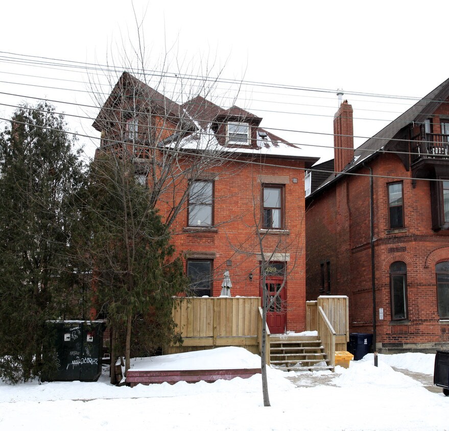 Building Photo - 490 Huron St