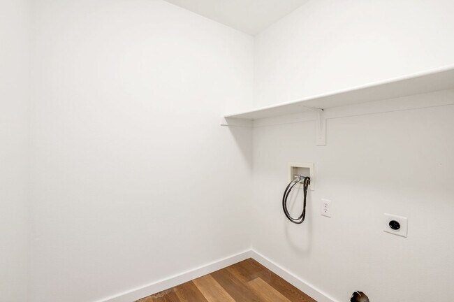 Foto del edificio - Newly Updated Pet Friendly 3 Bed - 2 Bath Home in Clinton - Fully Fenced Yard - Available NOW!