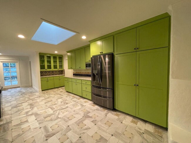 Foto del edificio - 26645 Altamont Rd