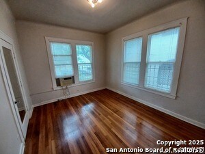 Foto del edificio - 215 W Magnolia Ave