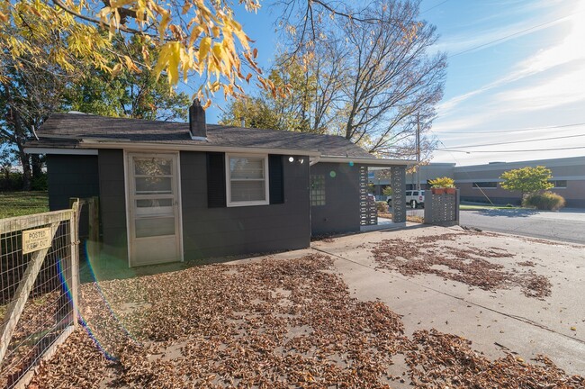 Building Photo - 2826 S Ten Mile Dr
