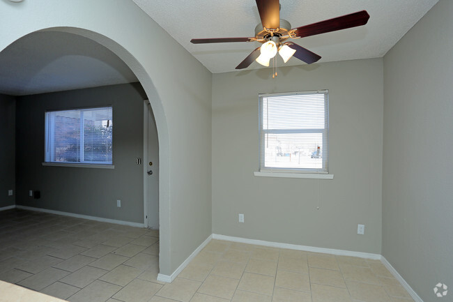 2BR - Dining Area - Lakewood Estates Apartments